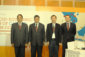 Các nhà khoa học tham gia diễn đàn về bệnh ung thư trong các nước ASEAN.